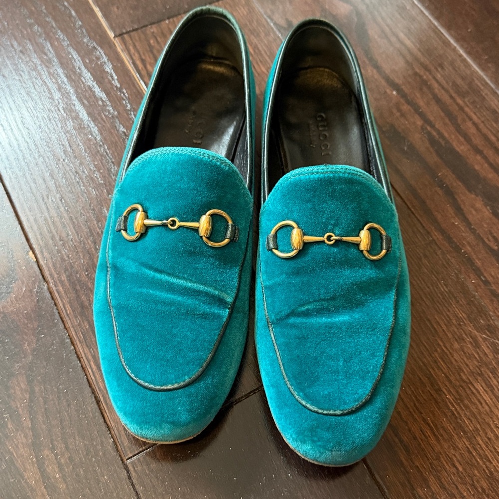 Authentic Gucci Loafers Green Velvet with box and dusting bag!